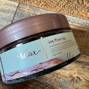 Manna Kadar Relax Champagne Charcoal Body Scrub